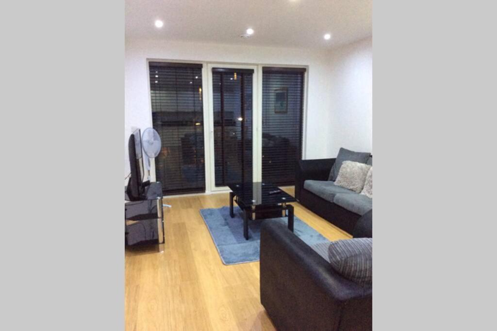 Max'Em Lexington Luxury Apartment Slough Exterior foto