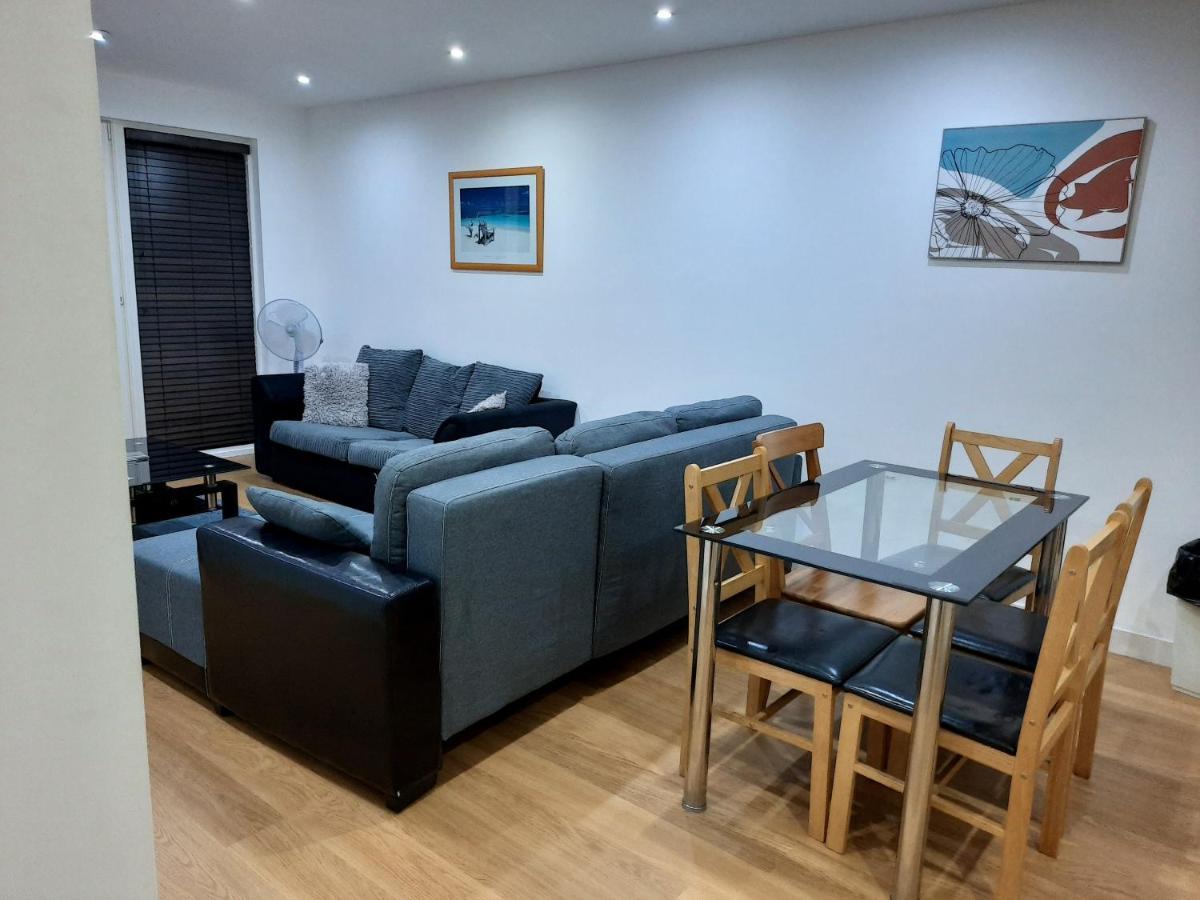 Max'Em Lexington Luxury Apartment Slough Exterior foto
